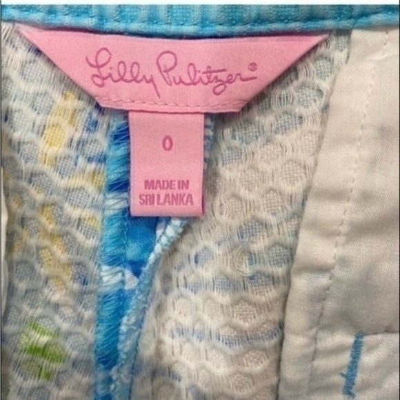 Lilly Pulitzer Shorts. Blue and yellow flower pattern. 00 - Picture 5 of 5